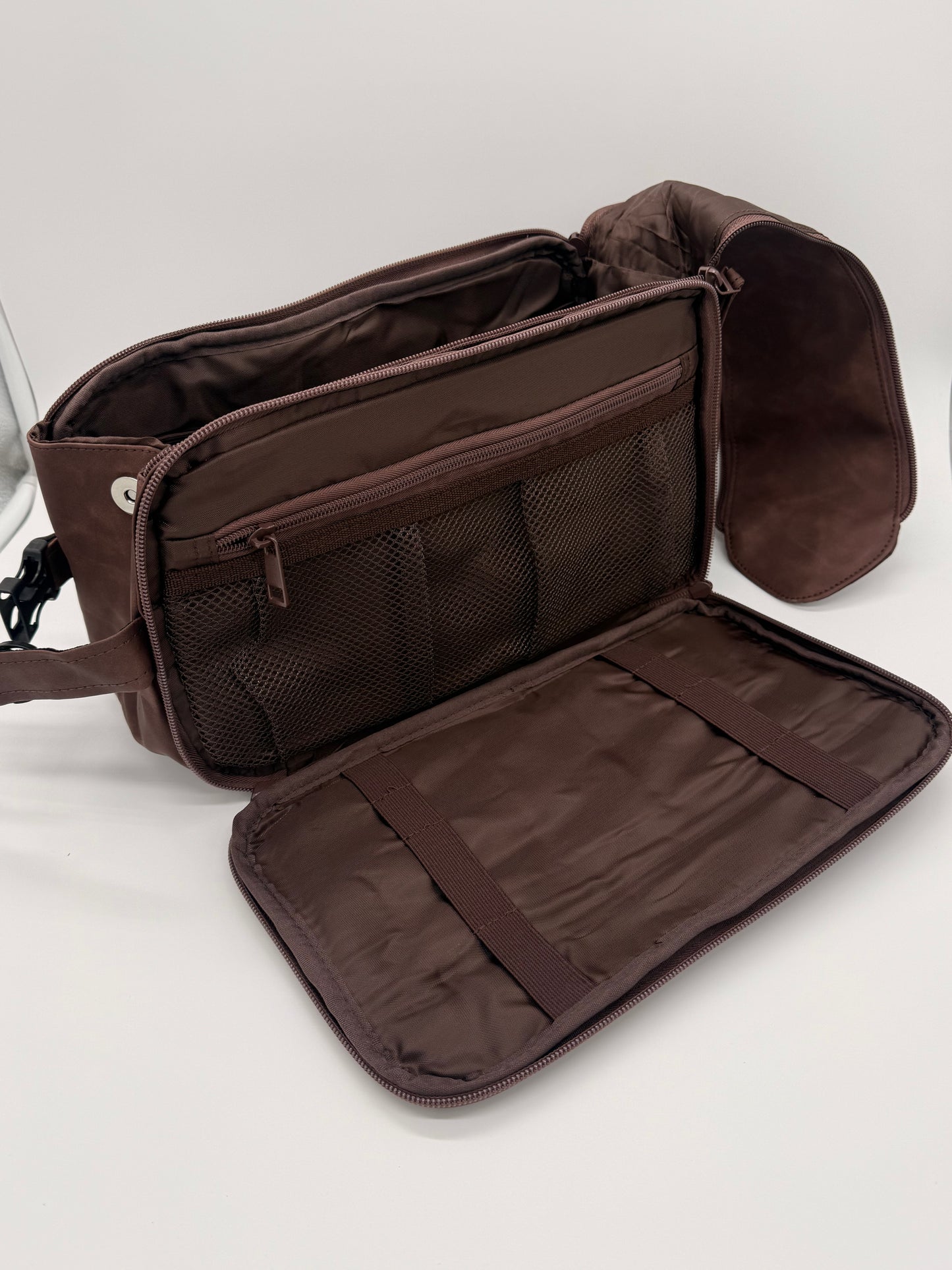 Personalized Men’s Travel Toiletry Bag – Custom Embroidered Dopp Kit