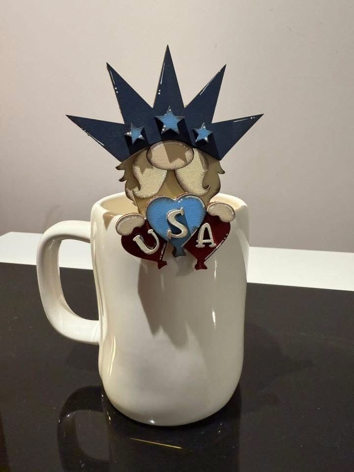 🇺🇸 Lady Liberty Mug Hugger – Patriotic Wooden Mug Decor