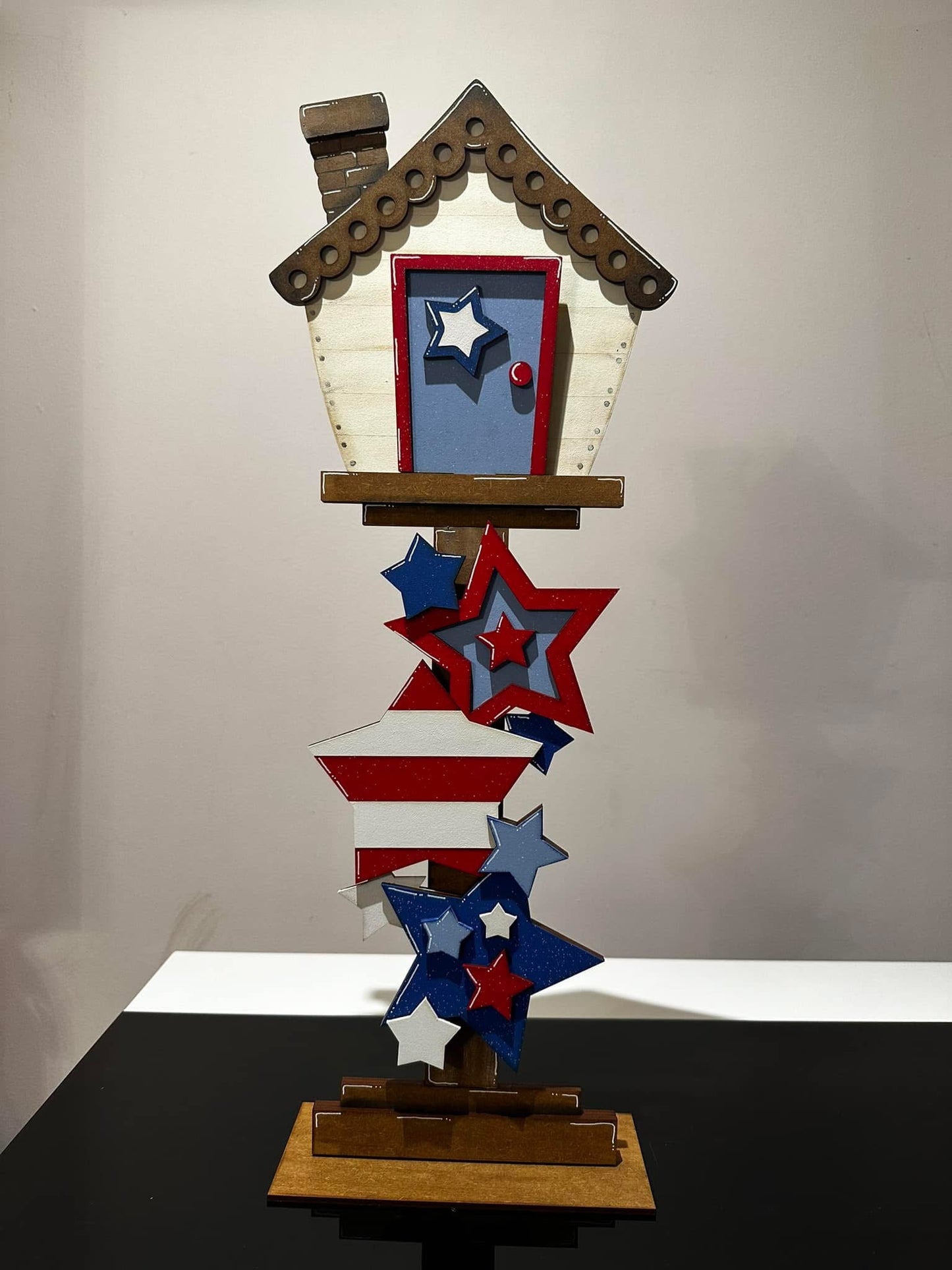 🇺🇸 Patriotic Birdhouse Shelf Sitter – Interchangeable Seasonal Decor