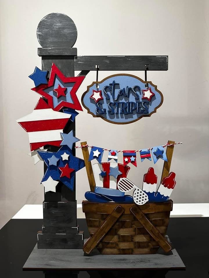 🇺🇸 Stars & Stripes Lamp Post Shelf Sitter – Interchangeable Seasonal Decor
